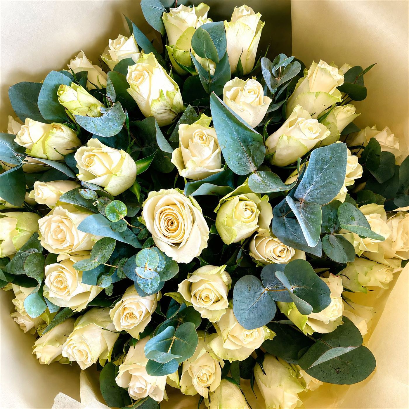 Grand bouquet de mariée, roses blanches pour cérémonie