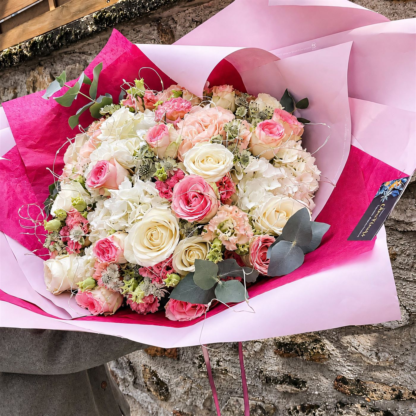 Bouquet de roses roses et mauves livré à Chelles, roses, camaïeu tendre, romantisme