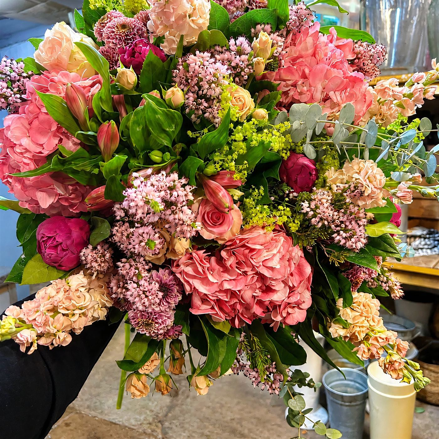 Bouquet rose et fuchsia livré au Perreux-sur-Marne, pivoines, hortensia, roses parfumées