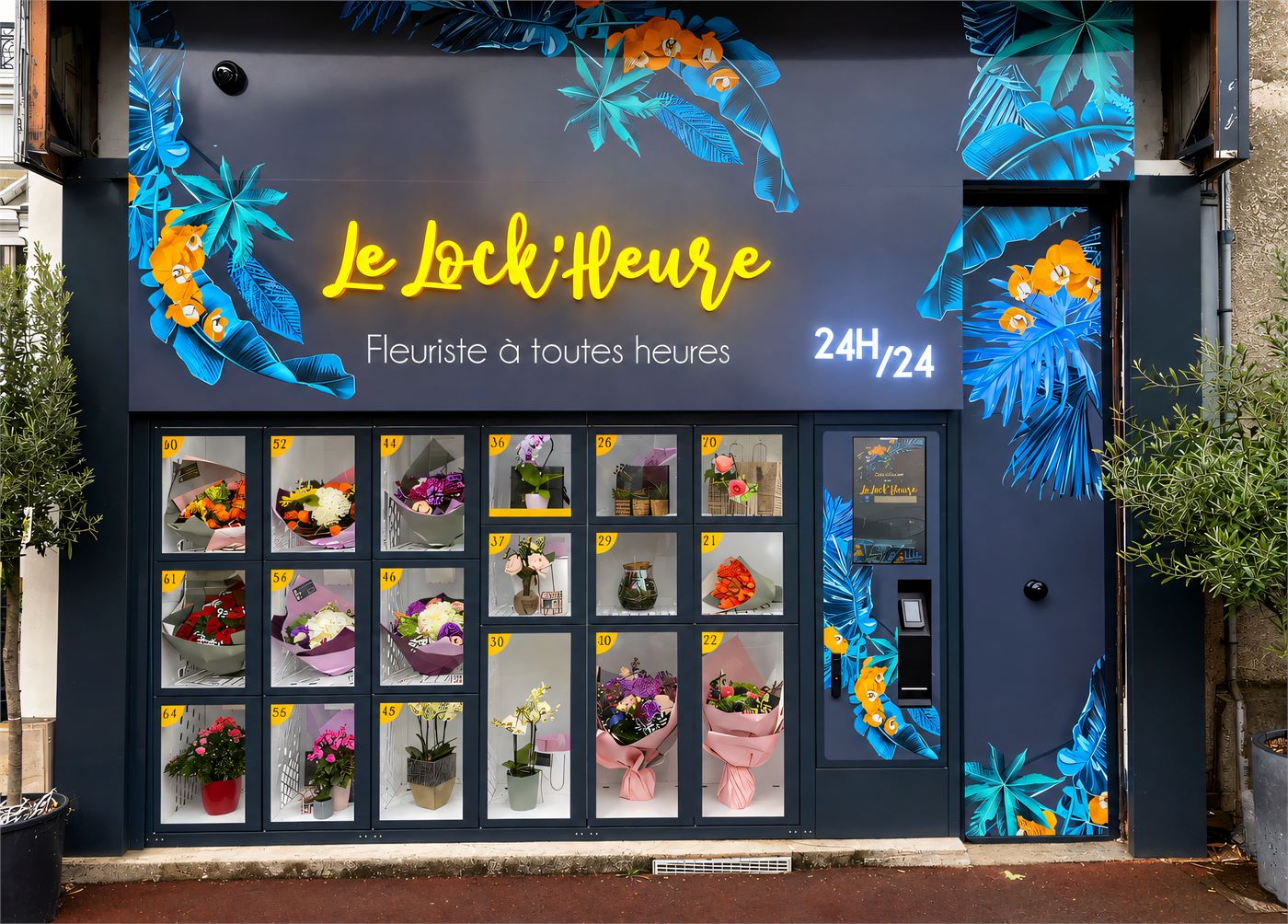 Distributeur Le Lock'heure ouvert 24h/24, casiers vitrés remplis de bouquets colorés