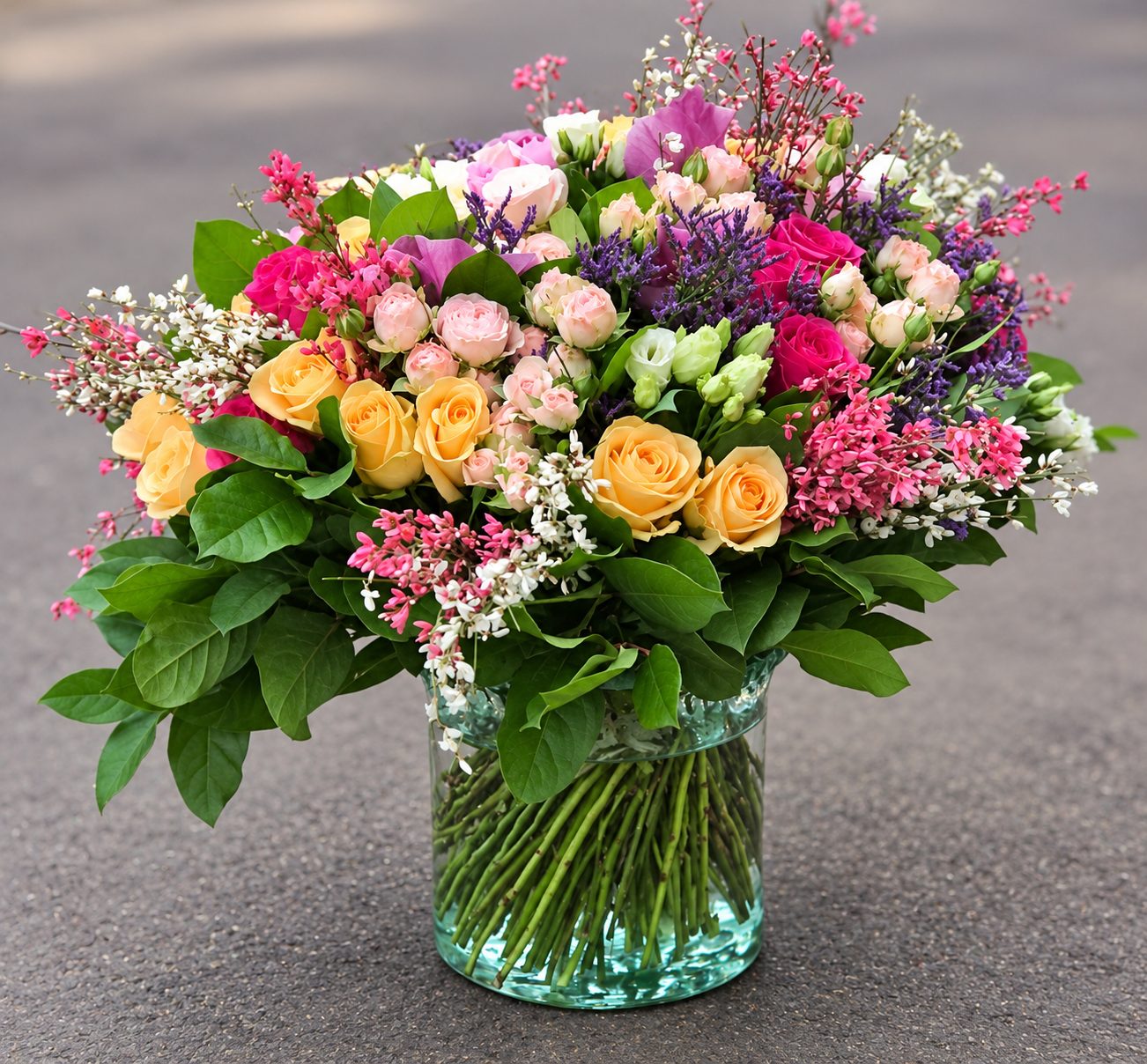 Bouquet de fleurs en vase livré à Courtry.